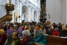 Aussendung der Sternsinger im Hohen Dom zu Fulda (Foto: Karl-Franz Thiede)